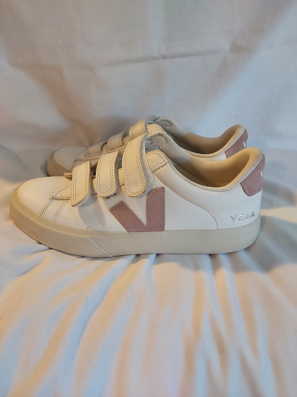 VEJA Recife ChromeFree Leather Velcro Sneakers - White / Babe Pink 8 - Picture 4 of 8